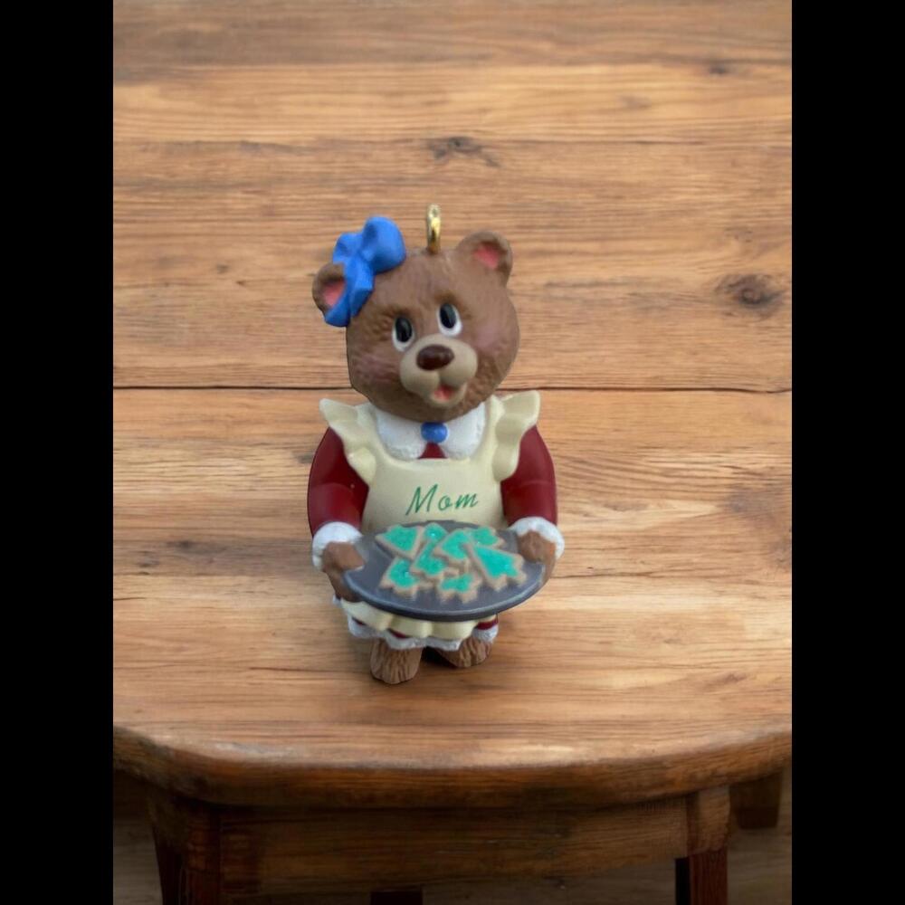 Hallmark Ornament Mom Bear Cookies Apron 1998